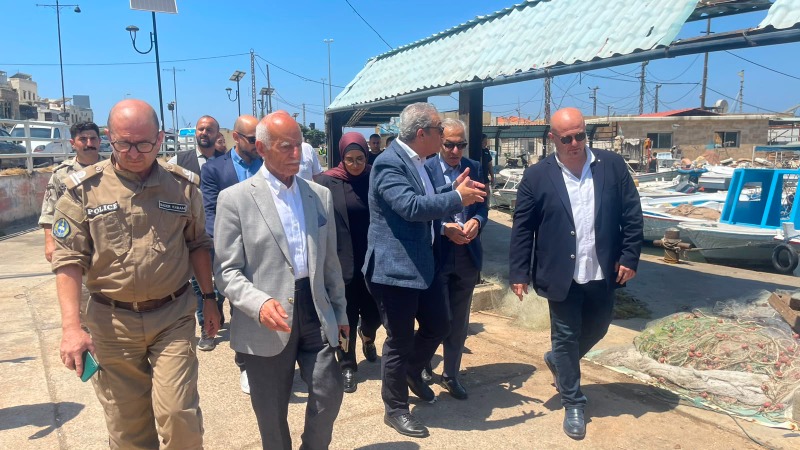 الوزير بساط تفقد غرفة التجارة في صيدا وجال في سوق السمك والميناء والأسواق التجارية