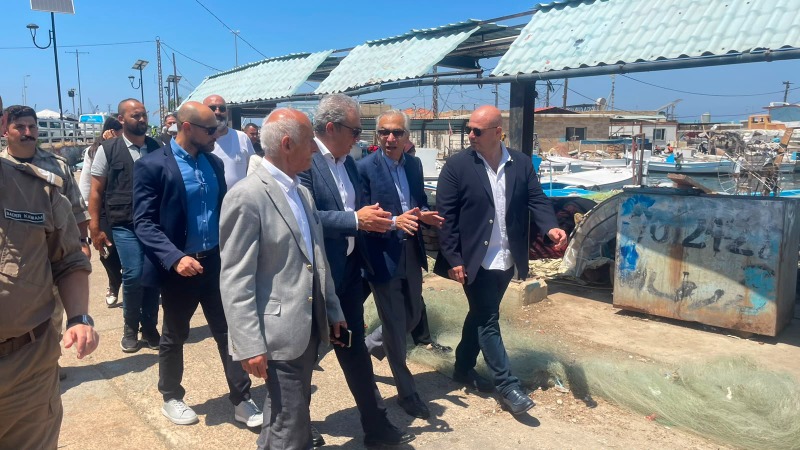 الوزير بساط تفقد غرفة التجارة في صيدا وجال في سوق السمك والميناء والأسواق التجارية