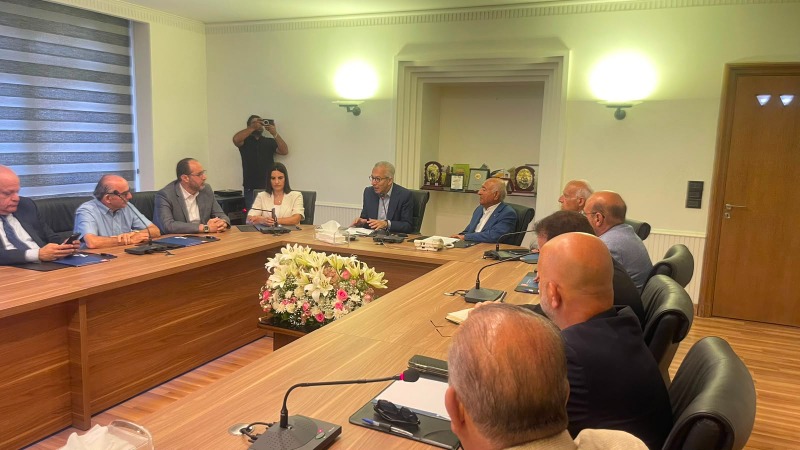 الوزير بساط تفقد غرفة التجارة في صيدا وجال في سوق السمك والميناء والأسواق التجارية