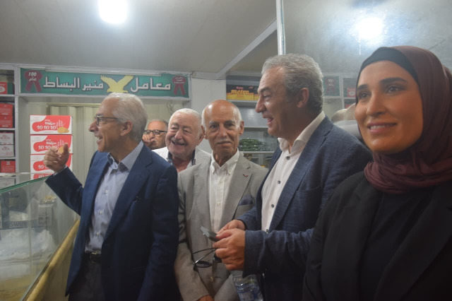 الوزير بساط يجول برفقة حجازي واعضاء من المجلس البلدي في ميرة السمك ومرفأ الصيادين وأزقة صيدا القديمة مستمعاً إلى هموم المواطنين
