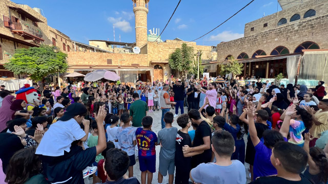 300 حقيبة مدرسية و300 ضحكة في مبادرة إنسانية لـ"جمعية محمد عبد الحليم جمعة الخيرية" في صيدا