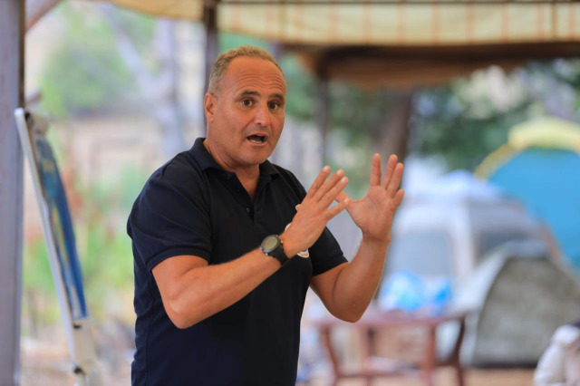 فوج الإنقاذ الشعبي يختتم مخيمه التدريبي السنوي الخامس عشر في جزين تحت شعار : "فرسان الإنسانية"