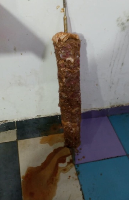 بالصور - لحوم غير صالحة للاستهلاك في ملاحم بيروت..