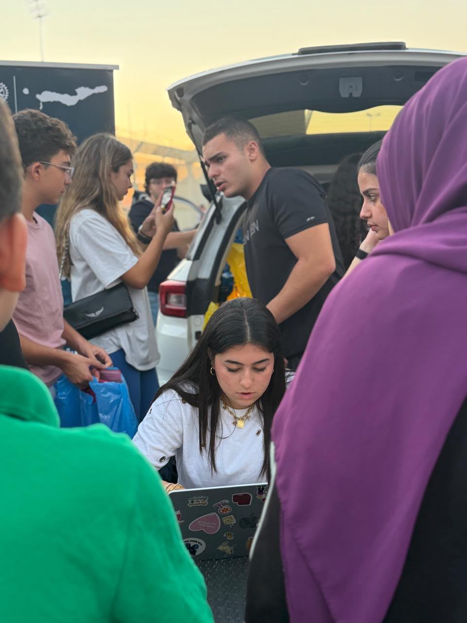 "انتراكت -صيدا " يدعم تعليم أبناء 113 عائلة  بحقائب ومستلزمات مدرسية