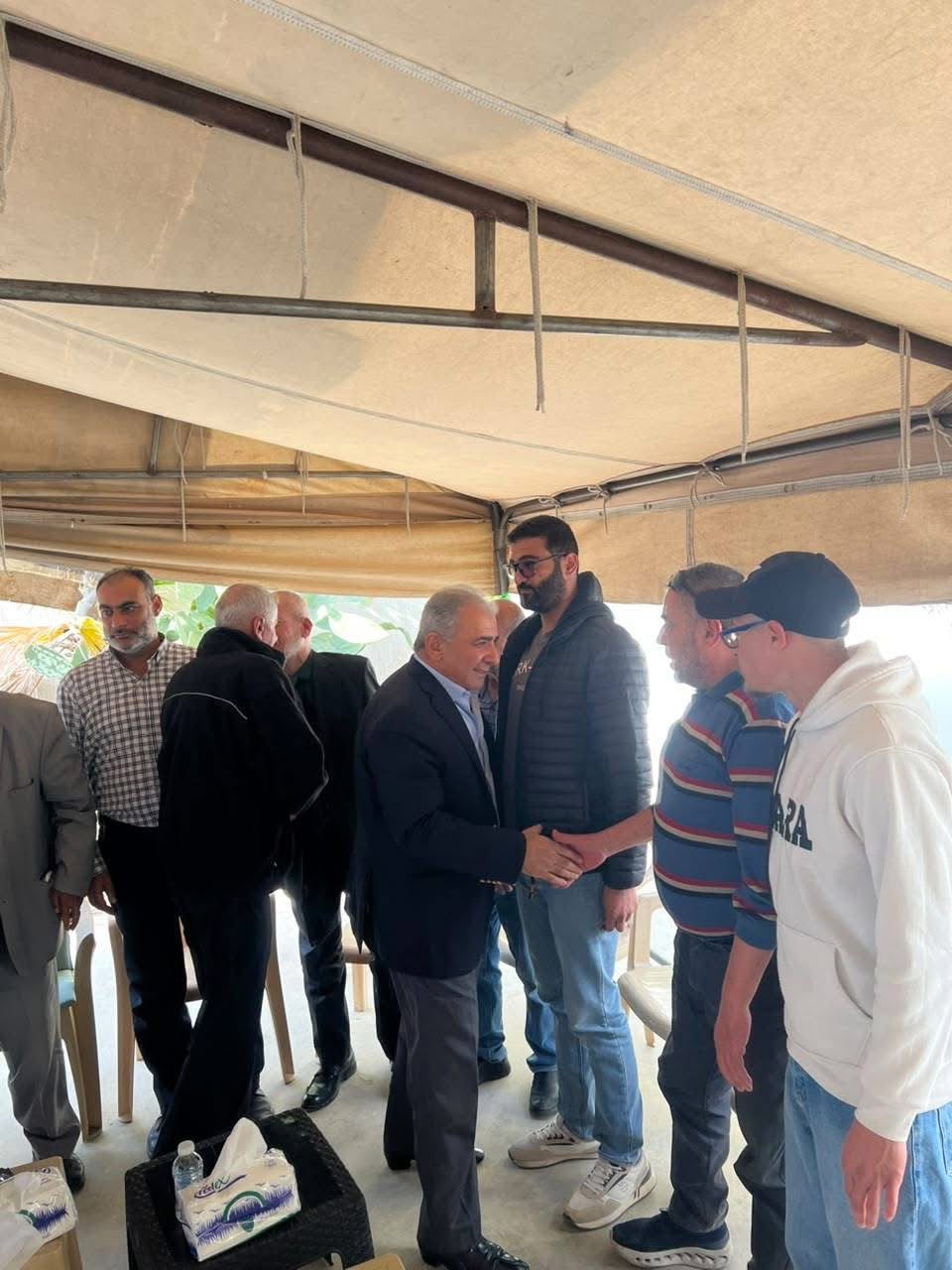 بتوجيهات من الرئيس عباس.. السفير الاسعد يعزي عائلة الشهيد احمد فاعور