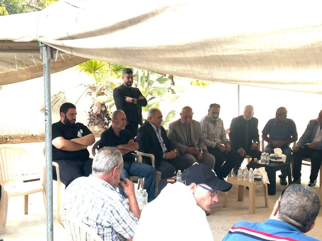 بتوجيهات من الرئيس عباس.. السفير الاسعد يعزي عائلة الشهيد احمد فاعور