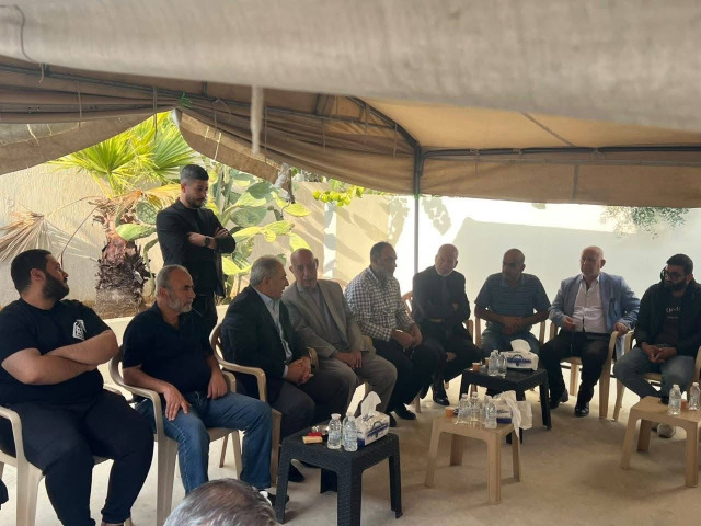 بتوجيهات من الرئيس عباس.. السفير الاسعد يعزي عائلة الشهيد احمد فاعور