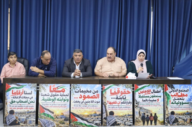 دائرة شؤون اللاجئين واللجان الشعبية في مخيمات نابلس تنظمان مؤتمراً صحفياً واعتصاماً حاشداً رفضاً لتقليص خدمات "الأونروا" وإغلاق مستشفى قلقيلية