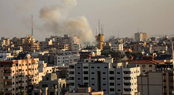 غارات إسرائيلية عنيفة على قطاع غزة فجراً وإلحاق أضرار بالمنازل والممتلكات