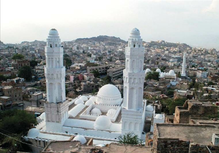 شاب يقدم على قتل مؤذن مسجد بحجة "انزعاجه من آذان الفجر" بتعز في اليمن