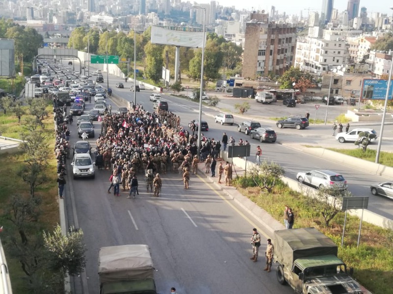 المحتجون غادروا طريق القصر الجمهوري