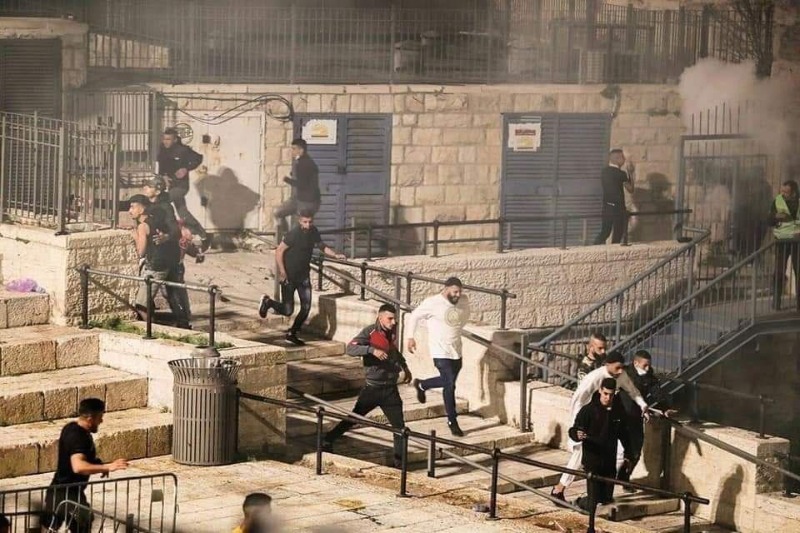 المقدسيون يخوضون معركة الدفاع عن الأقصى وعروبة المدينة