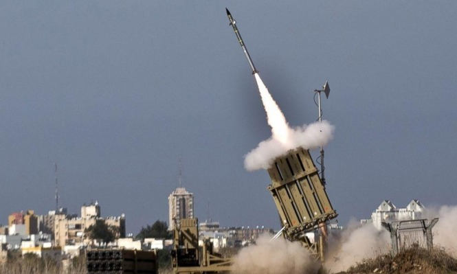 الاحتلال يعزز القبة الحديدية.. ويتوعد برد قاس على صواريخ غزة