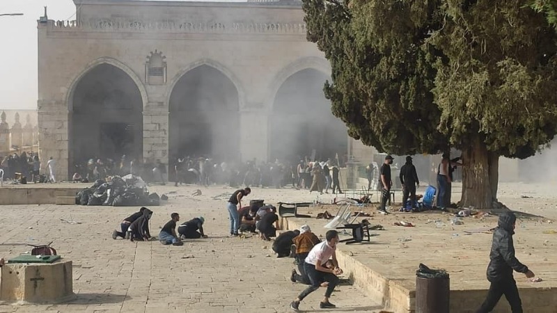 أضرار كبيرة في مسجد قبة الصخرة جرّاء اعتداءات الإحتلال