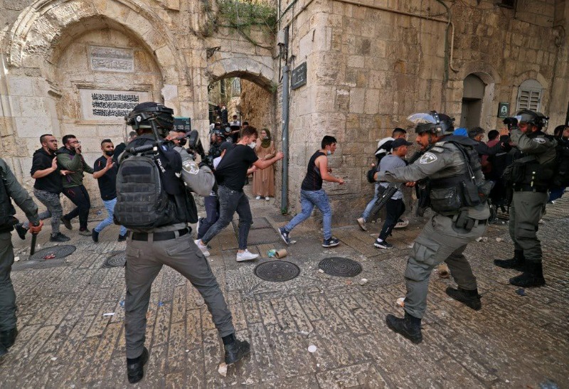 21 إصابة في صفوف الشرطة الإسرائيلية خلال مواجهات المسجد الأقصى