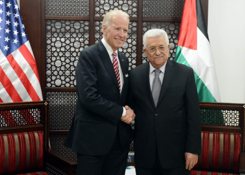 ماذا دار بالاتصال الهاتفي بين الرئيس عباس والرئيس بايدن؟