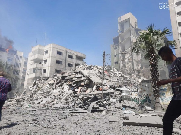 الاحتلال يدمر بنايتين في مجمع أنس بن مالك وسط مدينة غزة