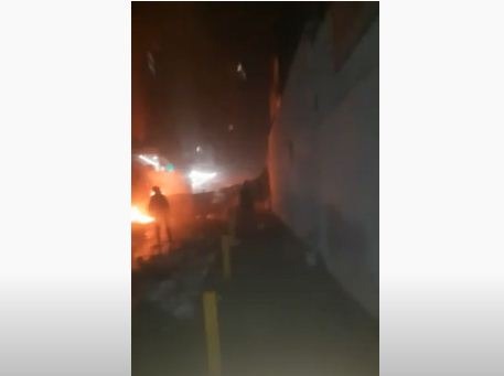 بالفيديو.. مواجهات عنيفة مع قوات الاحتلال عند حاجز مخيّم شعفاط شمال شرق القدس المحتلة