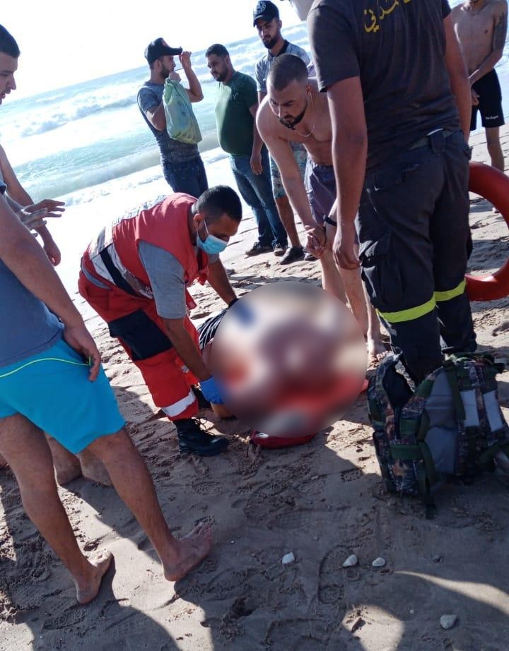 إسعاف مواطن ونجاته بعد غرقه في المسبح الشعبي في صيدا