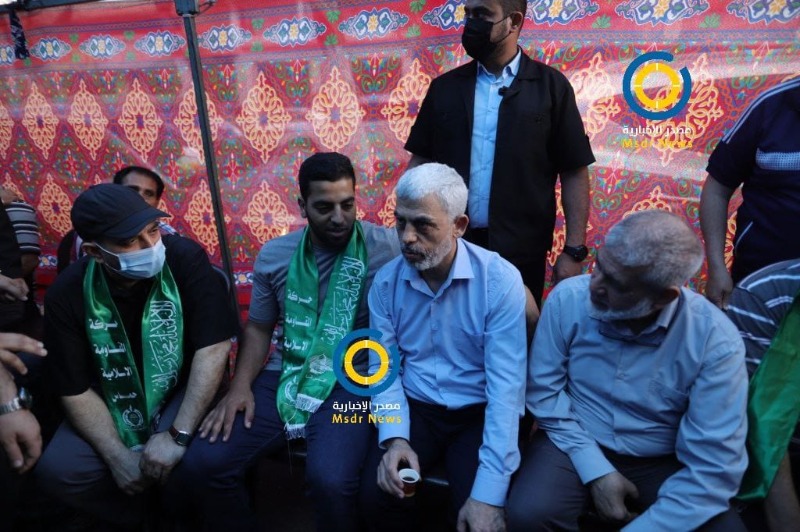 ‏الظهور العلني الأول لقائد حركة "حماس" في غزة يحيى السنوار بعد المعركة