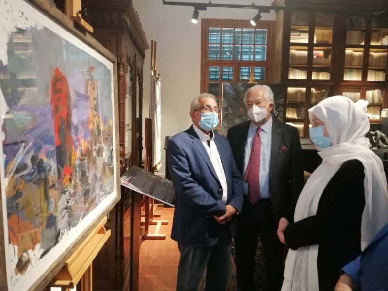 النائب الحريري جالت في معرض "الفن الجريح"