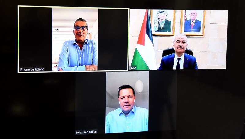 رئيس الوزراء الفلسطيني يلتقي المبعوث السويسري لعملية السلام لمناسبة انتهاء مهامه الرسمية