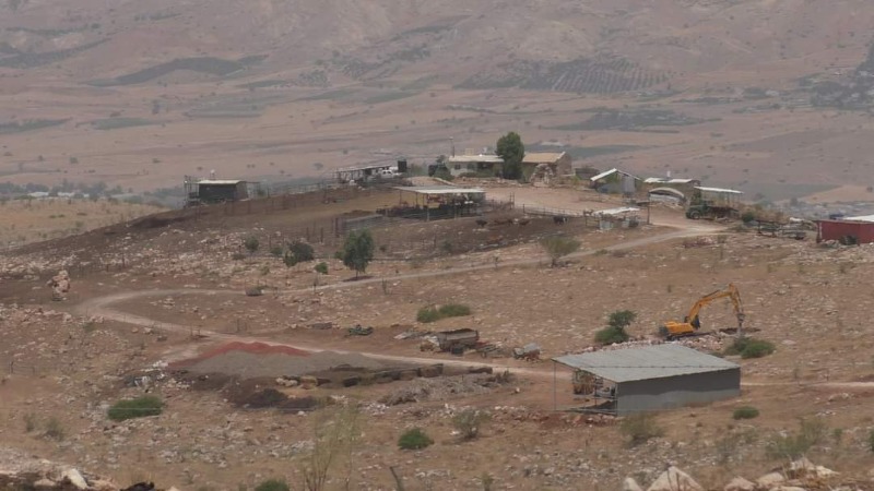 لليوم الثالث: مستوطنون يواصلون تجريف أراض في خربة "السويدة" بالأغوار