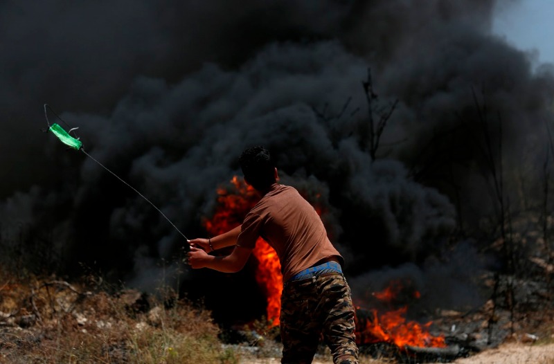 تواصل انتهاكات الاحتلال: 3 شهداء في الضفة وغزة وإصابات واعتقالات وهدم منشآت