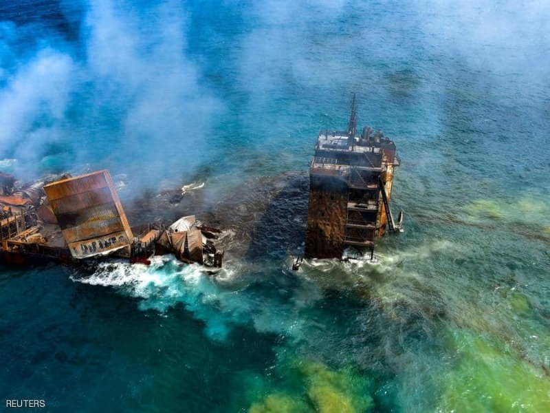 سريلانكا تستعد لمواجهة كارثة بيئية مع غرق سفينة محترقة