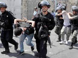 الاحتلال يعتقل 7 مواطنين ومستوطنون يعتدون على آخرين في القدس