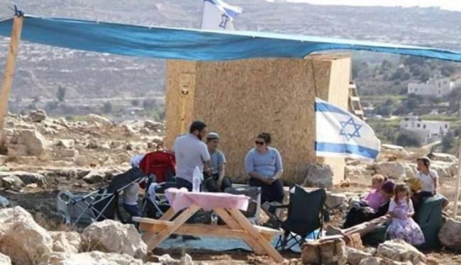 جيش الاحتلال الإسرائيلي يمهل المستوطنين الذين استولوا على أراضي جبل صبيح في بلدة بيتا جنوب نابلس 8 أيام لإخلائها