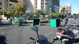 مناطق لبنانية تشهد قطع طرقات.. هل انطلقت الاحتجاجات؟