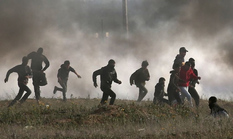 الاحتلال يطلق النار وقنابل الغاز تجاه شبّان شرقي بلدة خزاعة