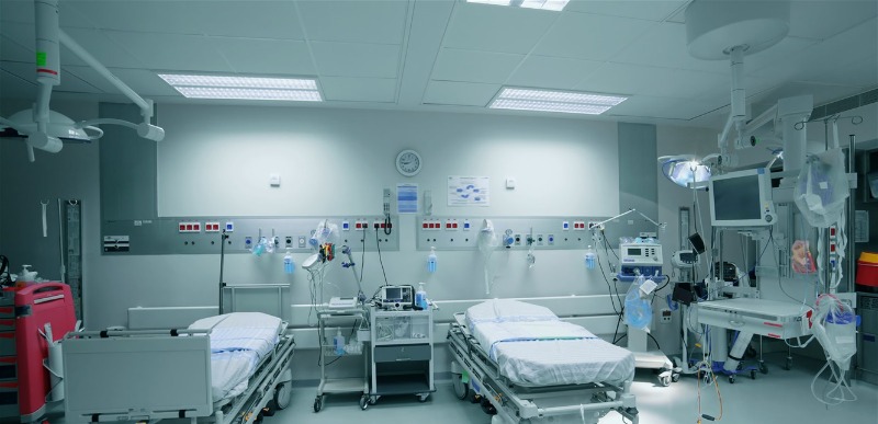 توقيف مدير مستشفى في طرابلس بتهمة "تزوير طبي وارتكابات جرمية وغير انسانية"