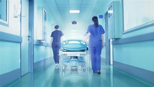 موظفو مستشفى الشحار الغربي الحكومي: نستقبل الحالات الطارئة فقط