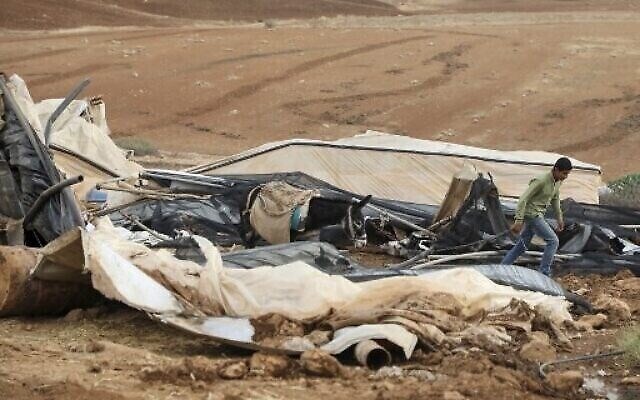 الاحتلال يهدم 63 خيمة للبدو في الضفة الغربية