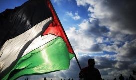 كم بلغ عدد الفلسطينيين حتى منتصف 2021 ؟
