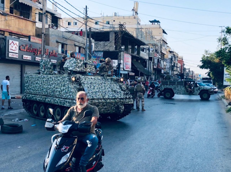 الجيش يقطع الطريق في منطقة الأوزاعي
