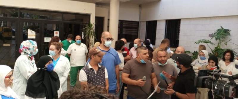 اعتصام لموظفي مستشفى صيدا الحكومي امام مدخل المستشفى