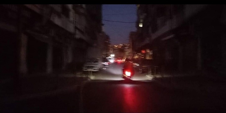 الطناجر قرعت...الظلام يبسط سلطته في لبنان والاحتجاجات تشتعل