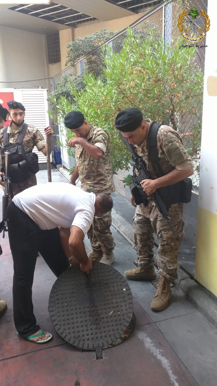 بالصور: الجيش باشر عمليات دهم محطات الوقود ومصادرة الكميات المخزنة من مادة البنزين
