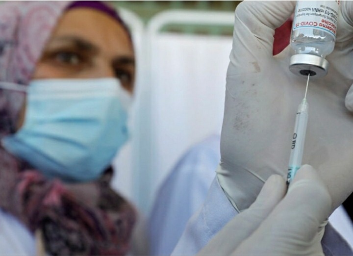 السلطة الفلسطينية تطلق حملة تطعيم طلبة المدارس الثانوية