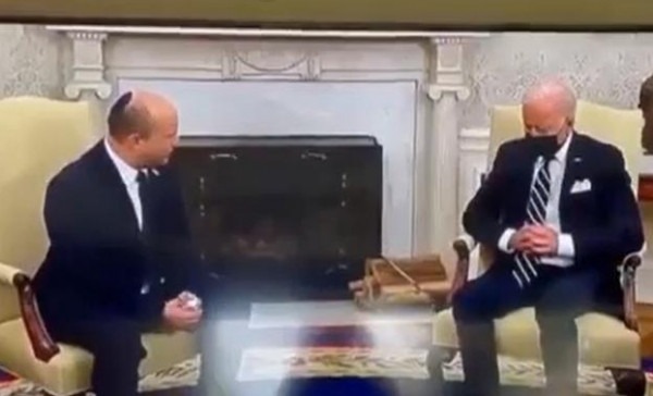 بالفيديو: بايدن يأخذ "غفوة" خلال لقائه برئيس وزراء الاحتلال