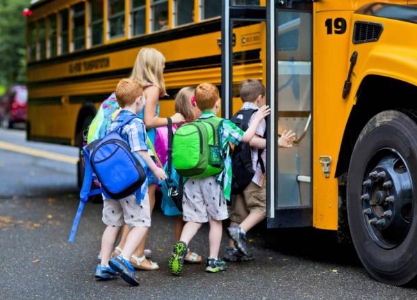 أزمة الباص المدرسيّ: أرقام خياليّة.. وبالدولار؟