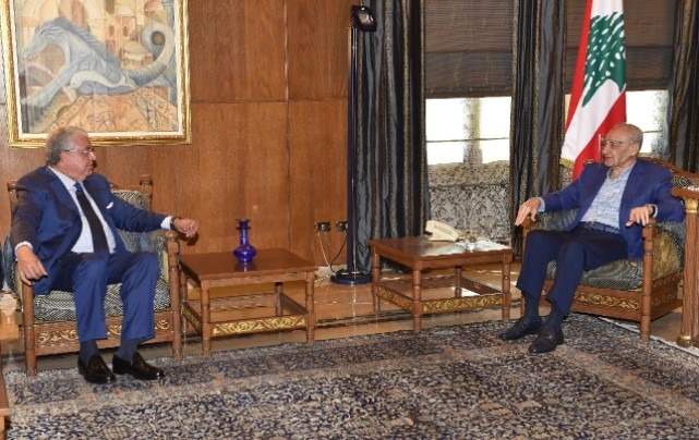 الرئيس بري عرض الاوضاع العامة مع زواره وتلقى برقية تهنئة من الرئيس عباس