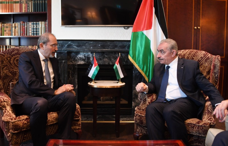 الرئيس اشتية يبحث مع وزير الخارجية الأردني تعزيز التعاون الاقتصادي والتنسيق السياسي