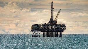 أسعار النفط تسجل ارتفاعا حادا بعد صدمة أوميكرون