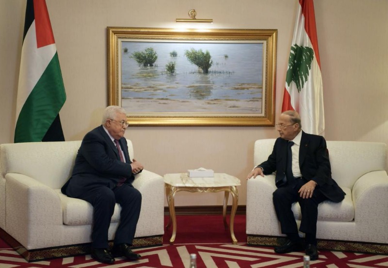 الرئيس عباس يجتمع مع الرئيس عون في قطر