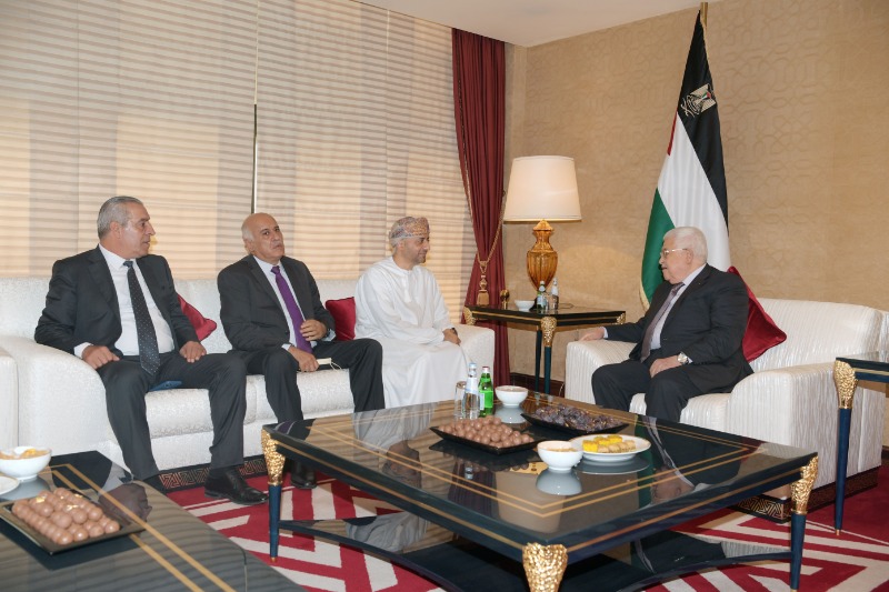 الرئيس عباس يستقبل رئيس اللجنة الاولمبية العمانية