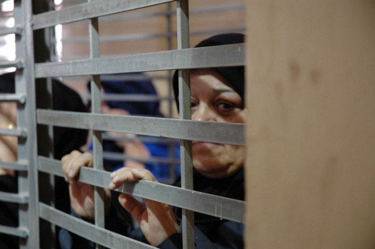 إدارة سجون الاحتلال تُنكّل بالأسيرات وتعزل 3 منهن